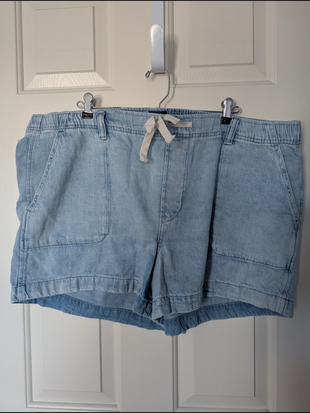 GAP Light Wash Denim Drawstring Women’s Shorts